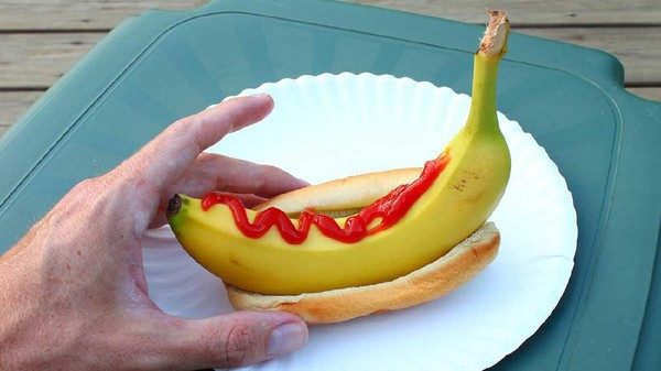 Asal Campur, Barisan Makanan Ini Punya Topping yang Aneh dan Ngasal