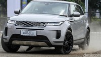 Dikarenakan mobil ini dibeli dengan personalisasi penuh dari konsumen, New Range Rover Evoque memiliki harga relatif yang dimulai dari Rp 1,7 miliar.