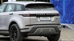 Range Rover Evoque Meluncur di Jakarta