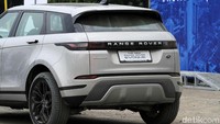 Range Rover Evoque generasi kedua itu pun siap menerima tantangan jalanan Indonesia yang bervariasi.