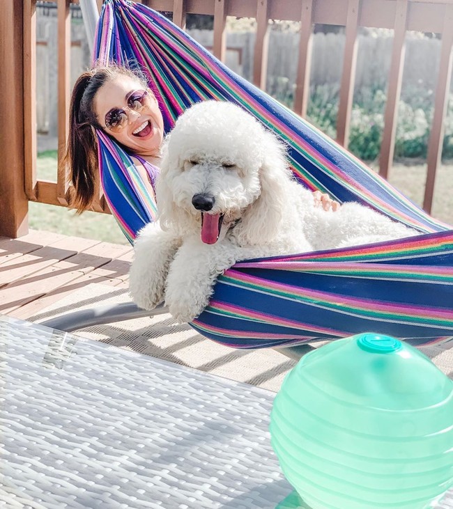 Pengikut ku tersayang. Aku minta maaf. Aku tidak suka penyesalan, tapi aku memiliki beberapa hal dalam hidup. Ketika aku melihat luka-lukaku, mati rasa dan payudaraku kempis hari ini, aku menyesal pernah berpikir mereka tidak cukup baik. Aku jatuh ke dalam perangkap minder, tulis Maria di Instagram dan Facebook-nya. Foto: dok. Instagram