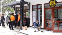 Sejauh ini, lanjut Kasbani, erupsi yang terjadi masih berupa freatik (letusan berupa uap). Pihaknya tetap meminta masyarakat tetap tenang dan terus mengikuti arahan dari pihak terkait.