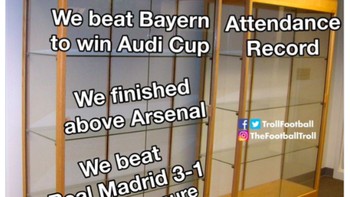 Beragam trofi yang diraih Spurs. Foto: Twitter