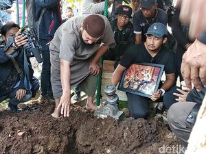 Agung Hercules Meninggal Dunia, Kios Geprek Bensu Terbakar