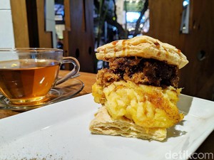 Braga Art Cafe : Menikmati Nasi Goreng Sunda Sambil Ngemil Colenak Mewah