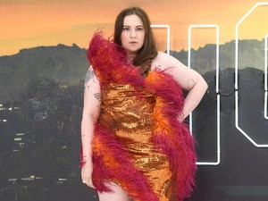 Hampir Cium Bibir Brad Pitt, Lena Dunham Disebut Lakukan Pelecehan