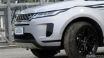 Range Rover Evoque Meluncur di Jakarta