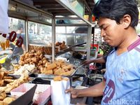 Ada Bakso Malang Ketupat dan Siomay Mantul di Dekat RS Mata Aini