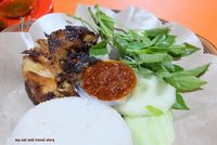 Makan Siang Pakai Pecel Ayam Enak Di 5 Warung Tenda Ini