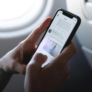 Jepang Ciptakan Smartphone Unik yang Tidak Bisa Memotret Foto Telanjang Jepang Ciptakan Smartphone Unik yang Tidak Bisa Memotret Foto Telanjang
