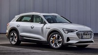 Baterai ini akan mampu berlari 186 mil atau setara dengan 299 km. Langkah ini bukan tanpa alasan, karena mobil ini akan menjadi pesaing Mercedes-Benz EQC. Foto: Pool (autocar)