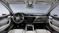 Soal performa, dengan menggendong twin-motor mobil ini akan mampu menyemburkan tenaga sampai 308 daya kuda dan torsi 398 lb-ft. Dan untuk berlari 0-100 km/jam hanya butuh 7 detik, dan limited top speed 189 km/jam. Foto: Pool (autocar)