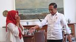 Ekspresi Baiq Nuril Saat Bertemu Jokowi