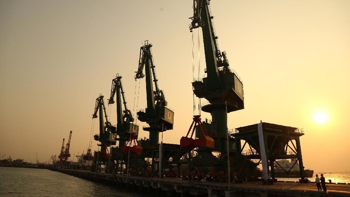 PT Krakatau Bandar Samudera sebagai operator Pelabuhan Cigading di Cilegon, Banten telah menyelesaikan dua dermaga baru yaitu dermaga 7.1 dan 7.2 dengan kapasitas 3,5 juta ton, sehingga total kapasitas bongkar muat Pelabuhan Cigading menjadi 25 juta ton per tahun, hal tersebut menjadikan Pelabuhan Cigading sebagai pelabuhan curah kering terbesar di Indonesia.
