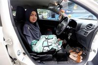 Kisah Wanita Tanpa Tangan Belajar Setir Mobil Sendiri, Alasannya Bikin Haru
