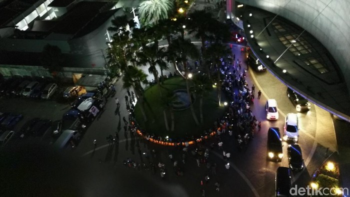 Ilustrasi suasana panik di Jakarta yang juga merasakan gempa. (Foto: Jabbar Ramdhani/detikcom) Ilustrasi suasana panik di Jakarta yang juga merasakan gempa. (Foto: Jabbar Ramdhani/detikcom)