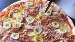 Asal Campur, Barisan Makanan Ini Punya Topping yang Aneh dan Ngasal