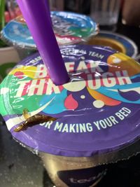 Jijik! Pria Ini Temukan Kecoak dalam Minuman Bobanya