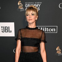 Julianne Hough mengatakan, hidup sebagai istri Brook membuatnya merasa nyaman menjadi diri sendiri. Hubungan tersebut lantas memotivasi Julianne untuk mengungkap orientasi seksualnyayang sebenarnya kepada sang suami. Aku tidak straight tapi aku memilih untuk bersamamu, ungkap Julianne menirukan perkataannya kepada sang suami. (Foto: Getty Images)