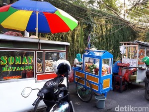 Ada Bakso Malang Ketupat dan Siomay Mantul di Dekat RS Mata Aini