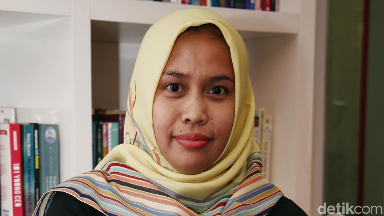 Lika-liku drg Romi Akhirnya Jadi Pegawai Negeri Lika-liku drg Romi Akhirnya Jadi Pegawai Negeri