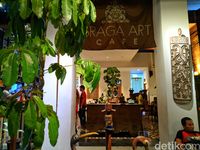 Braga Art Cafe : Menikmati Nasi Goreng Sunda Sambil Ngemil Colenak Mewah 