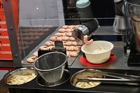 Ini Sophia, Robot Bisa Membuat Laksa Enak Dalam 45 Detik