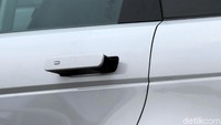 Mobil ini sudah dapat dipesan di jaringan Jaguar Land Rover dengan estimasi waktu delivery selama 5-6 bulan yang dikirim langsung dari Inggris.