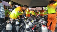 Hari ini akan dipecahkan rekor bendera bawah laut terpanjang dan diving massal terbanyak sedunia.