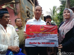 Ke Pandeglang, Mensos Beri Bantuan Logistik Rp 240 Juta Korban Gempa