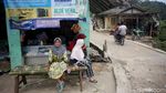 Melihat Aktivitas Warga Pandeglang Pascagempa Banten