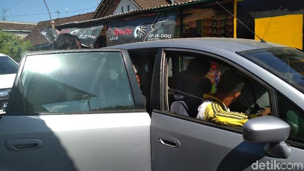 Warga yang dibawa ke RSUD Mardi Waluyo/