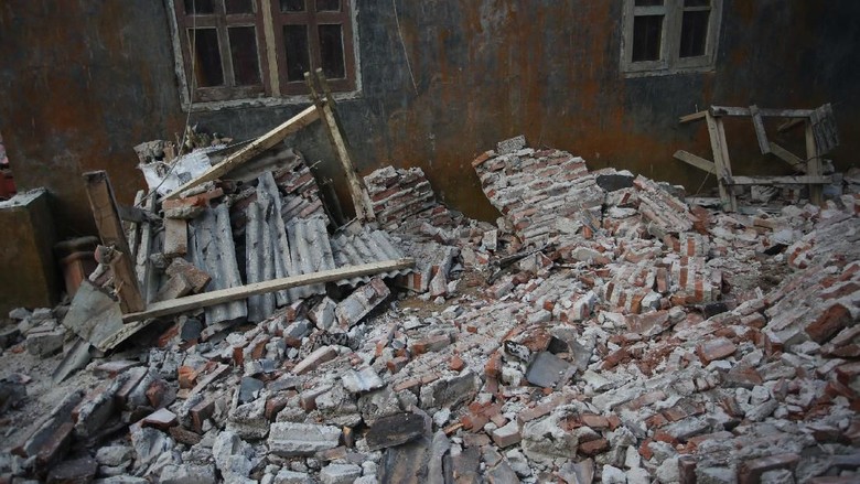 Total Korban Tewas Gempa Banten Jadi 6 Orang Total Korban Tewas Gempa Banten Jadi 6 Orang