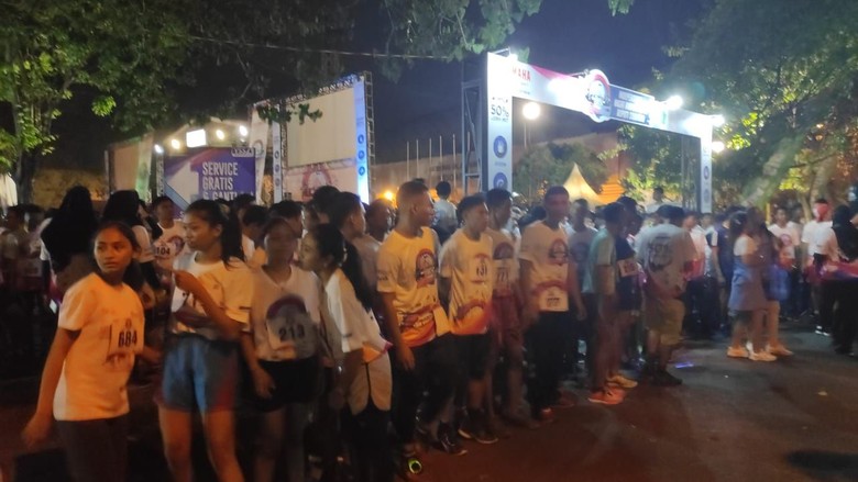 1000 Warga Sidoarjo Lari Malam Hari Sejauh 5 Km, Ada Apa? 1000 Warga Sidoarjo Lari Malam Hari Sejauh 5 Km, Ada Apa?