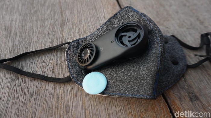 Masker elektrik dengan exhaust fan tengah ngehits belakangan ini (Foto: Widiya Wiyanti/detikHealth) Masker elektrik dengan exhaust fan tengah ngehits belakangan ini (Foto: Widiya Wiyanti/detikHealth)