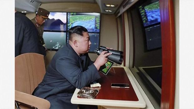 Kim Jong-Un mengawasi uji coba sistem peluncur rudal Korut