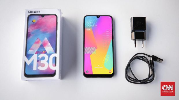 Samsung Galaxy M30, Baterai dan Layar Maksimal