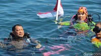 Aksi ini dilakukan di Pantai Kawasan Megamas, Manado, Sulawesi Utara, Sabtu (3/8/2019). (Fitraya/detikcom)