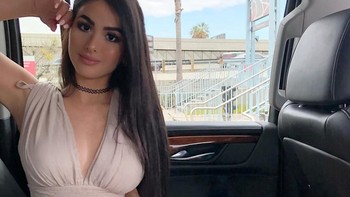 Dia menyukai game Call of Duty dan Star Wars Battlefront. Foto: instagram.com/sssniperwolf
