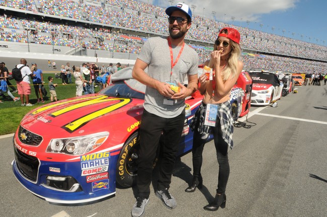 Pernikahan Brody dan Kaitlynn itu sempat menjadi sorotan. Bukan hanya lokasinya, tetapi juga karena acara tersebut tak dihadiri sang ayah, Bruce Jenner (kini Caitlyn Jenner). Kendall dan Kylie, adik Brody dari ibu berbeda, juga memilih absen di hari bahagianya. (Foto: Getty Images)