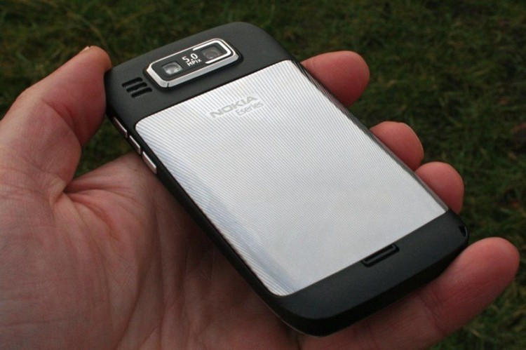 Nokia E72