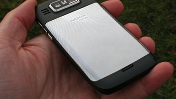 Kamera belakangnya 5 megapixel. Foto: Pocket Lint
