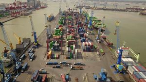 Arus Peti Kemas di Tanjung Perak Naik 218%