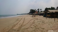 Gempa M 6,9 cukup berdampak sepinya pengunjung di Pantai Anyer. Ada wisatawan yang sudah booking tempat di Pantai Sambolo 2 terpaksa membatalkan pesanan lantaran takut akan gempa susulan dan tsunami. (Foto: M Iqbal/detikcom)