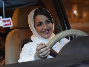Arab Saudi Izinkan Wanita Pergi ke Luar Negeri Tanpa Izin Wali Pria