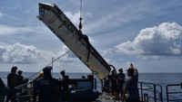 “Terhadap pelanggaran kapal perikanan asing yang melakukan penangkapan ikan di Indonesia tanpa izin, maka sesuai Undang-Undang Perikanan pelaku dapat diancam dengan pidana penjara paling lama enam tahun dan denda paling banyak Rp20 miliar, tegas Agus. Istimewa/Dok. KKP.