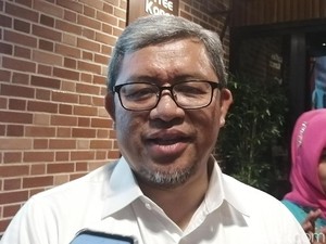 Ridwan Kamil Bangun Kolam Renang, Aher: Enggak Ada yang Baru di Zaman Saya