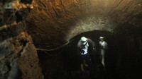 Lubang Mbak Suro yang merupakan terowongan tambang yang dibuat oleh orang rantai (pekerja paksa) pada tahun 1898 mulai dibuka kembali sebagai objek wisata sejak tahun 2008.