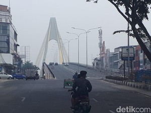 Asap Kian Pekat, Jarak Pandang Hanya 300 Meter di Pekanbaru