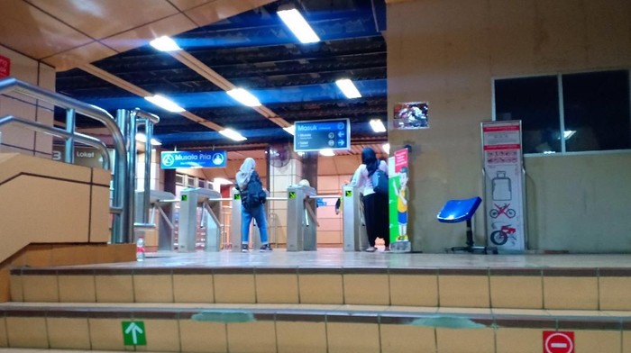 Stasiun Cikini Kembali Beroperasi Usai Listrik Padam